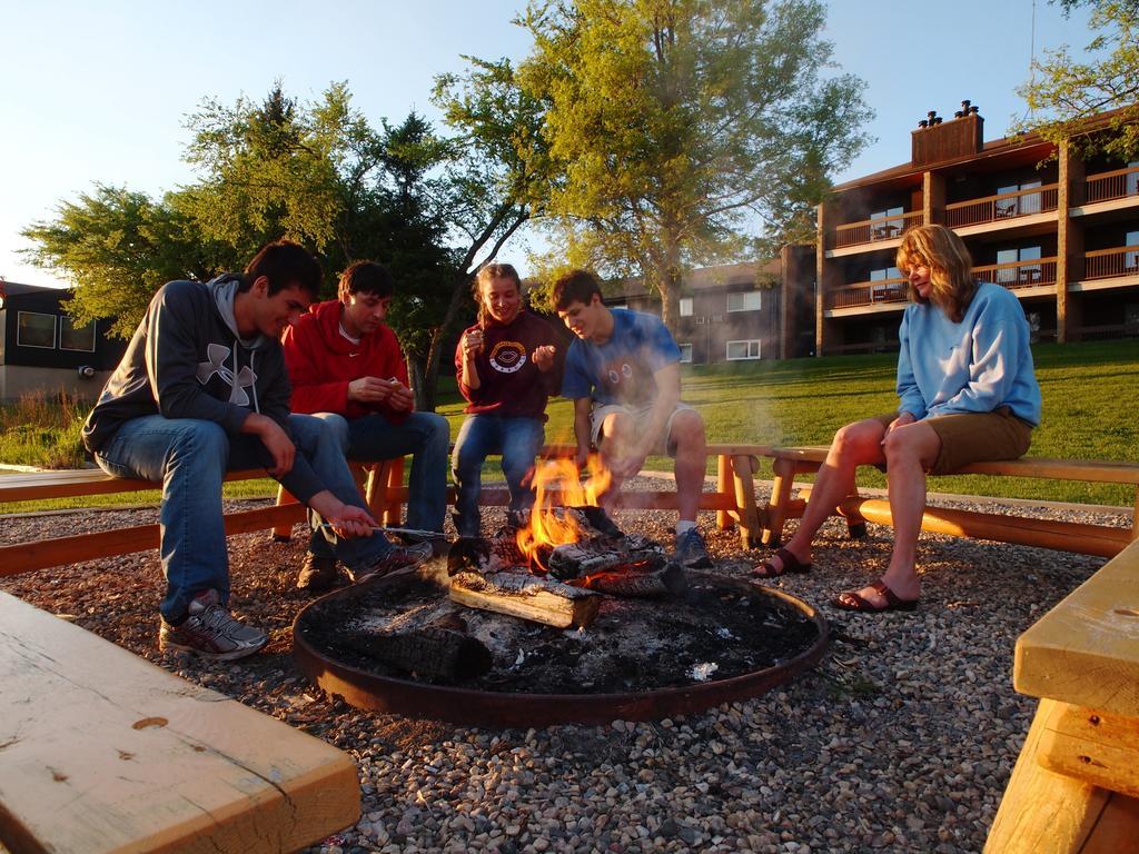 Elkhorn Resort, Spa, And Conference Centre Wasagaming Esterno foto