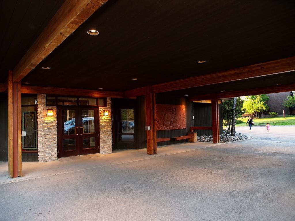 Elkhorn Resort, Spa, And Conference Centre Wasagaming Esterno foto