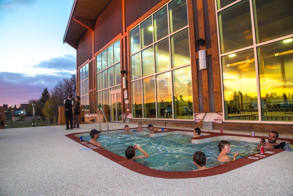 Elkhorn Resort, Spa, And Conference Centre Wasagaming Esterno foto