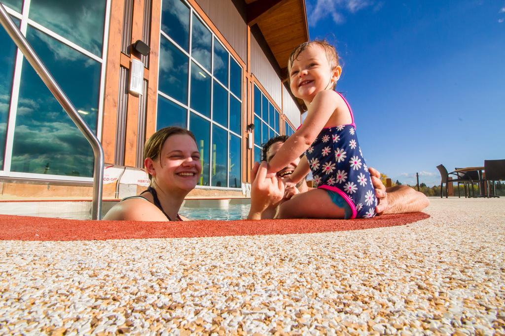 Elkhorn Resort, Spa, And Conference Centre Wasagaming Esterno foto