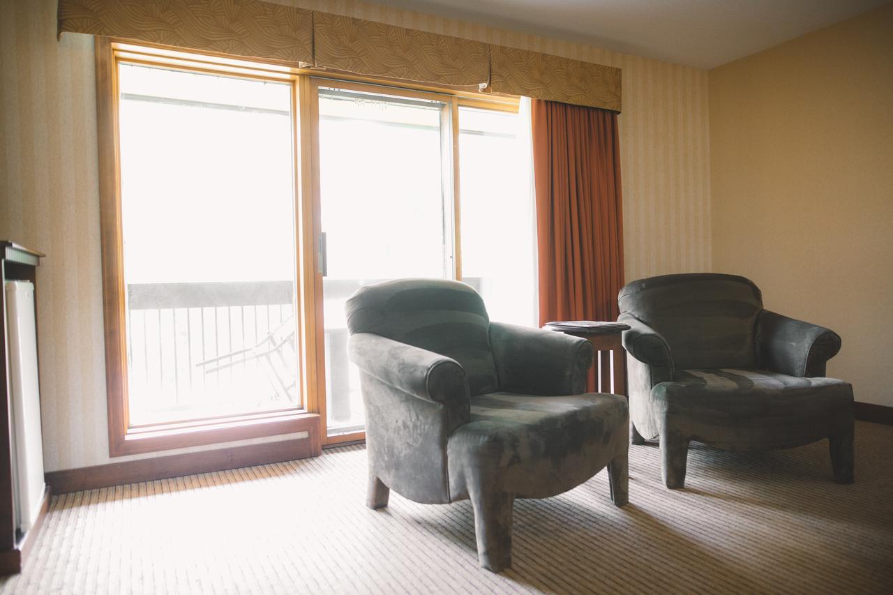 Elkhorn Resort, Spa, And Conference Centre Wasagaming Esterno foto