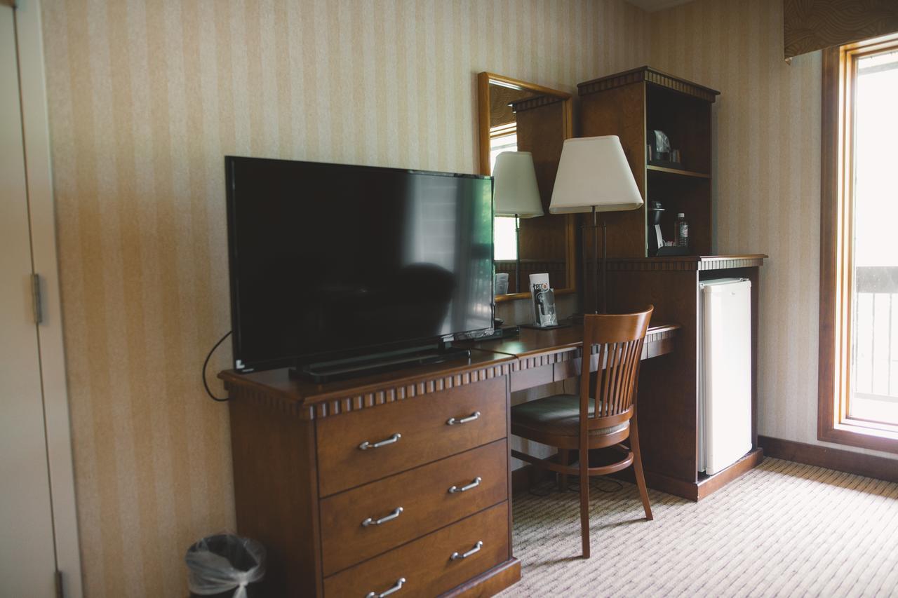 Elkhorn Resort, Spa, And Conference Centre Wasagaming Esterno foto