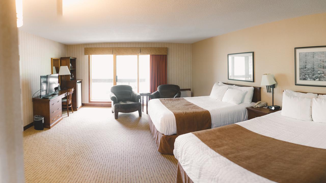 Elkhorn Resort, Spa, And Conference Centre Wasagaming Esterno foto
