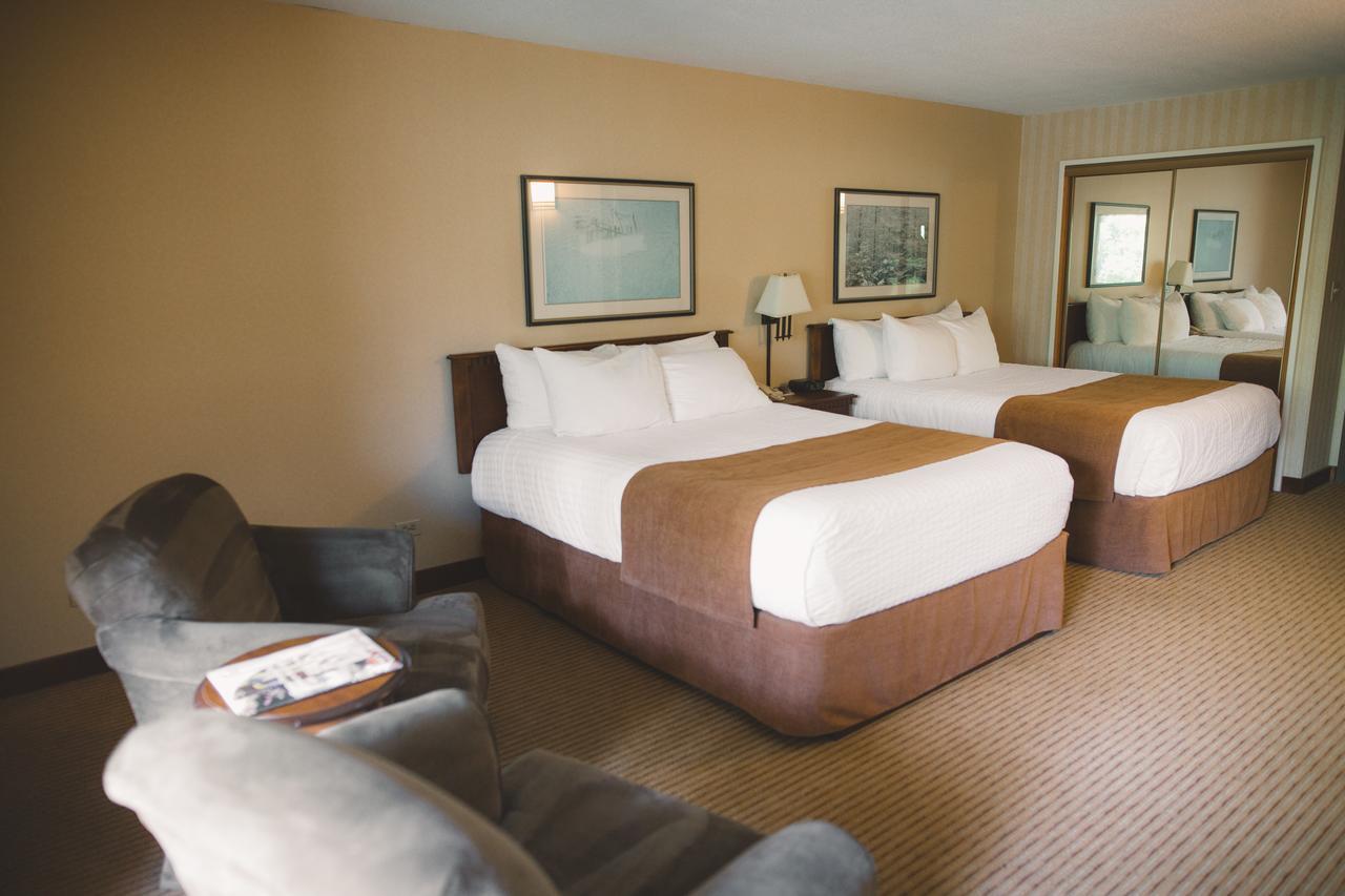 Elkhorn Resort, Spa, And Conference Centre Wasagaming Esterno foto