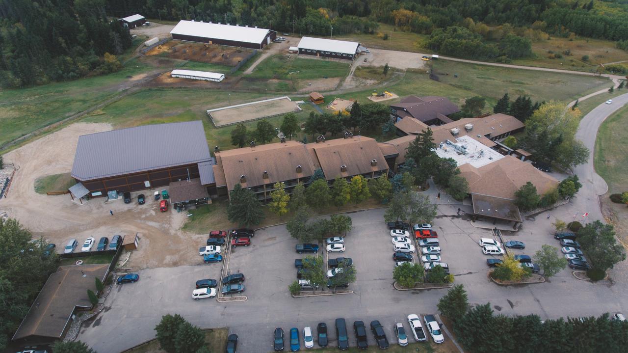 Elkhorn Resort, Spa, And Conference Centre Wasagaming Esterno foto