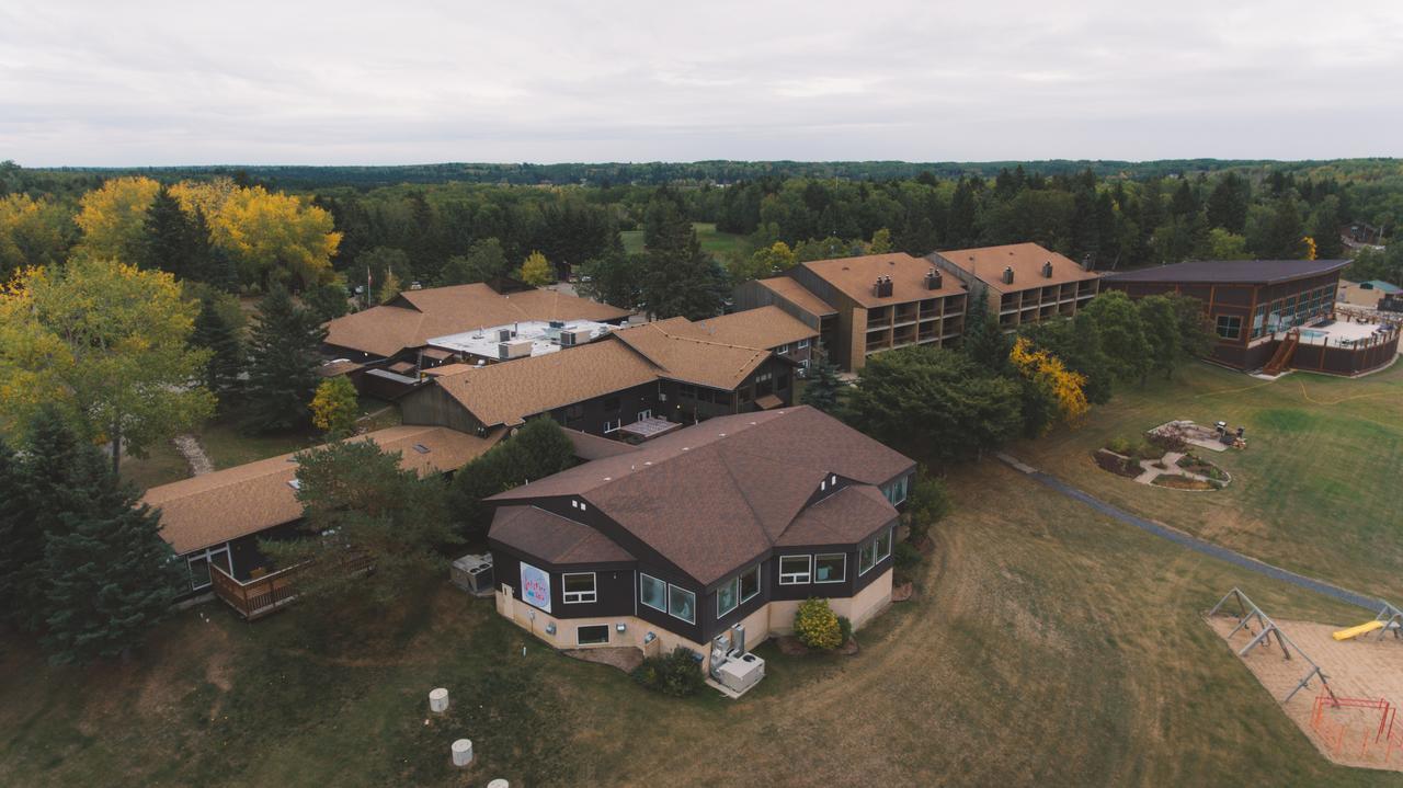 Elkhorn Resort, Spa, And Conference Centre Wasagaming Esterno foto