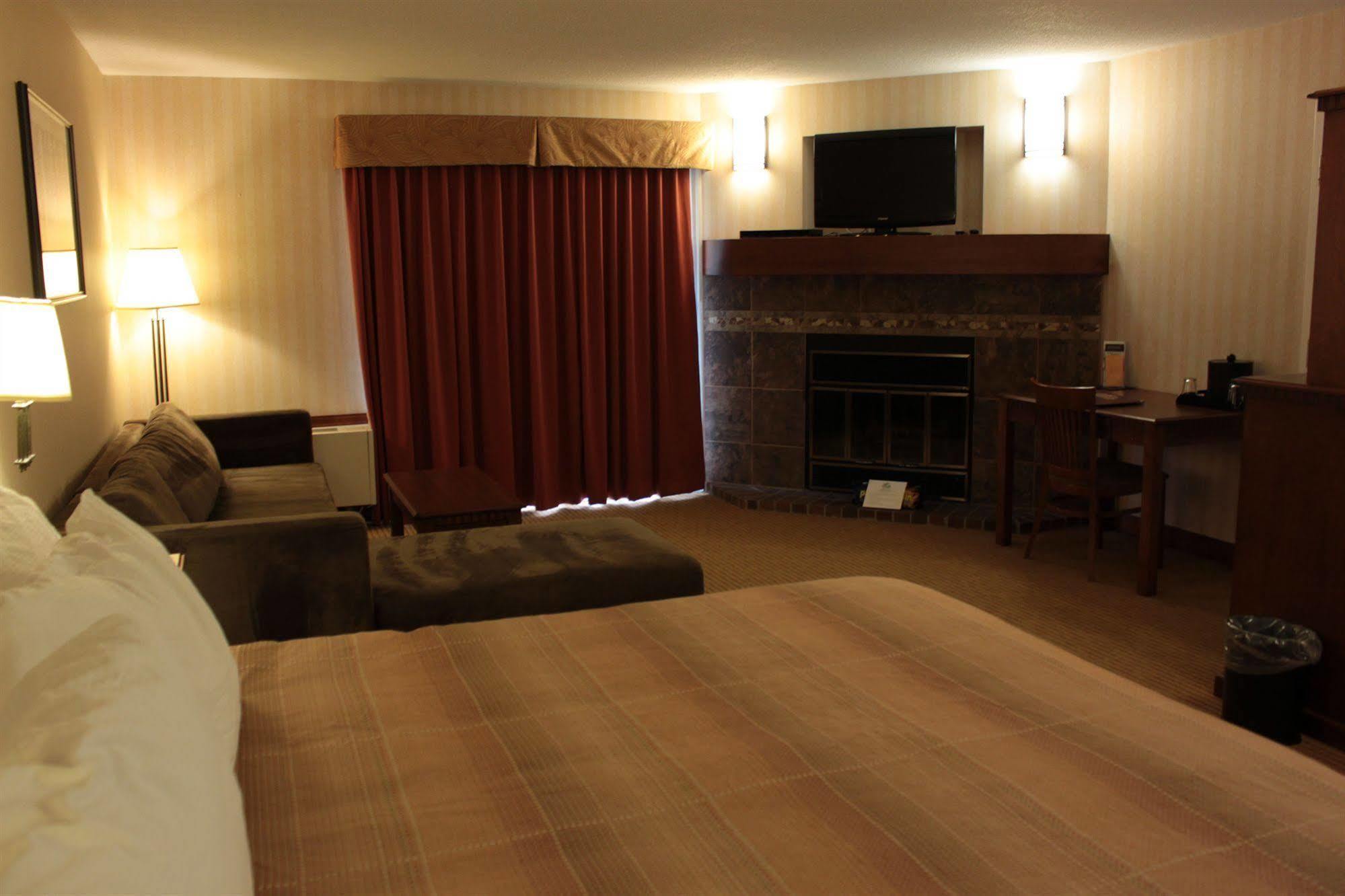 Elkhorn Resort, Spa, And Conference Centre Wasagaming Esterno foto