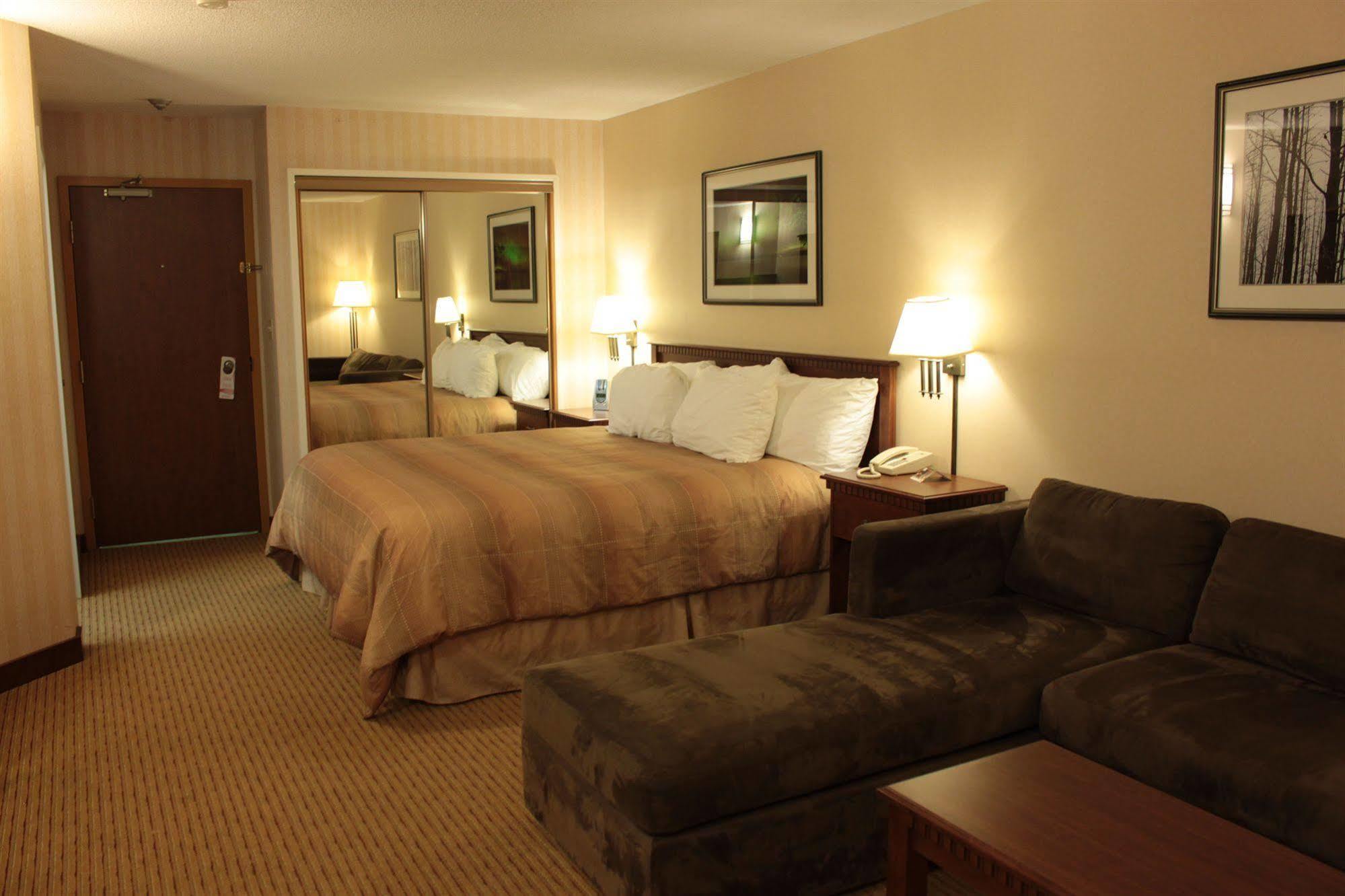 Elkhorn Resort, Spa, And Conference Centre Wasagaming Esterno foto