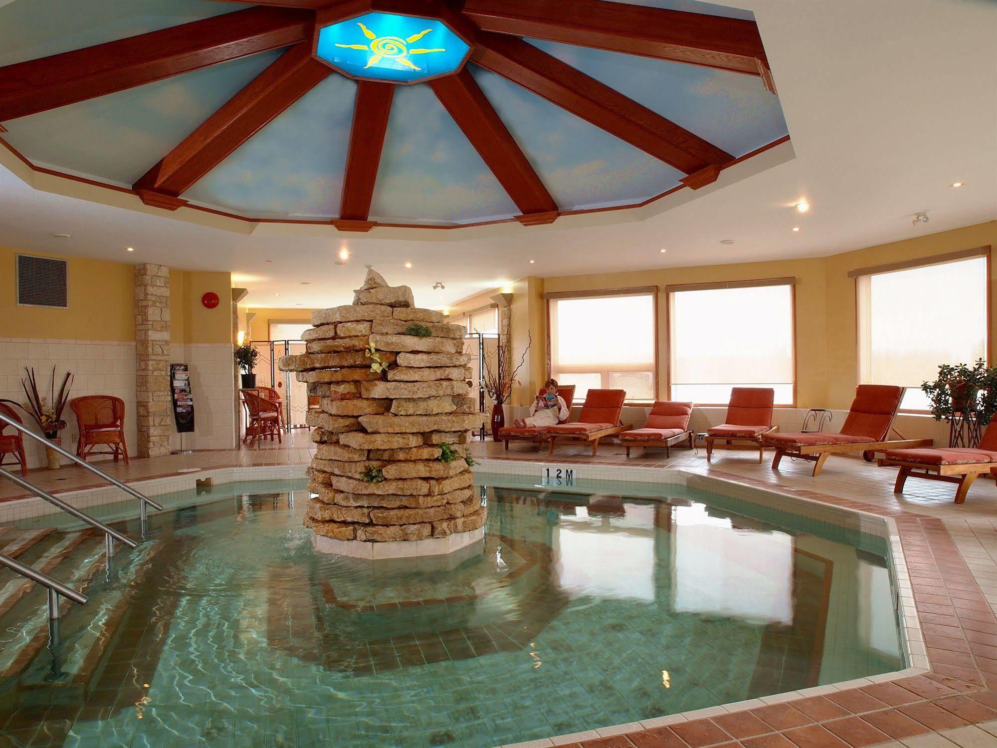 Elkhorn Resort, Spa, And Conference Centre Wasagaming Esterno foto